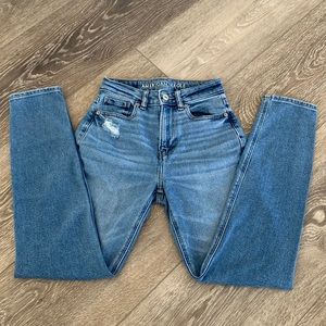 American Eagle | High Rise Mom Jeans Size 000